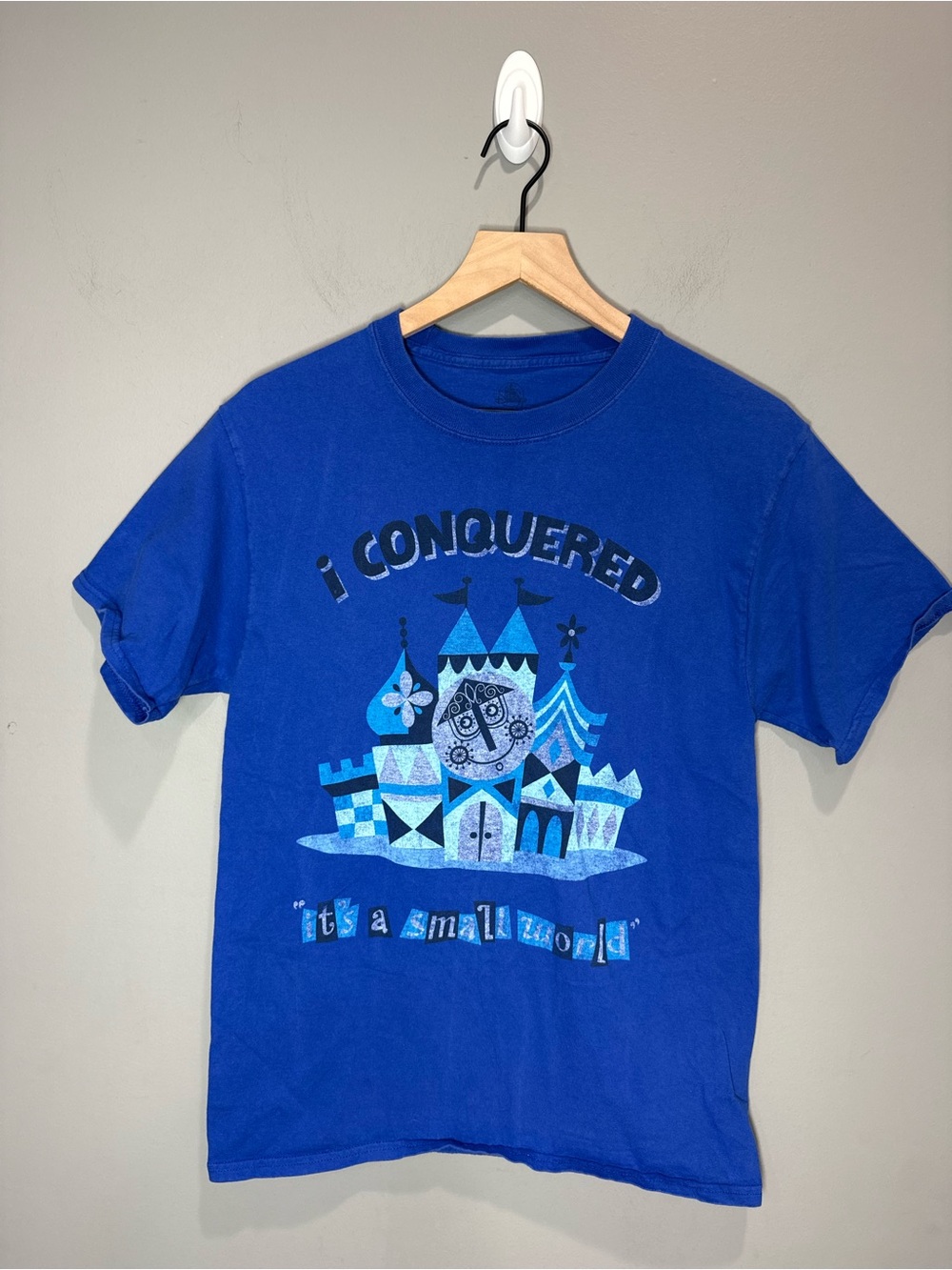 Disney Parks I Conquered It’s a Small World Graphic Tee‎ Size Medium